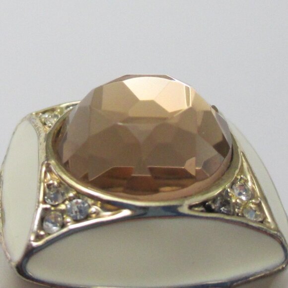 Vintage Cream and Gold Ring with Pink Gemstone - Picture 7 of 8